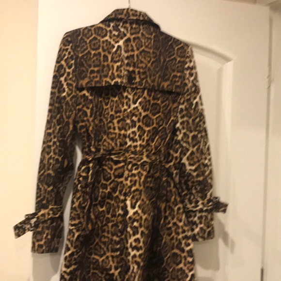 Rain coat - Picture 2 of 3